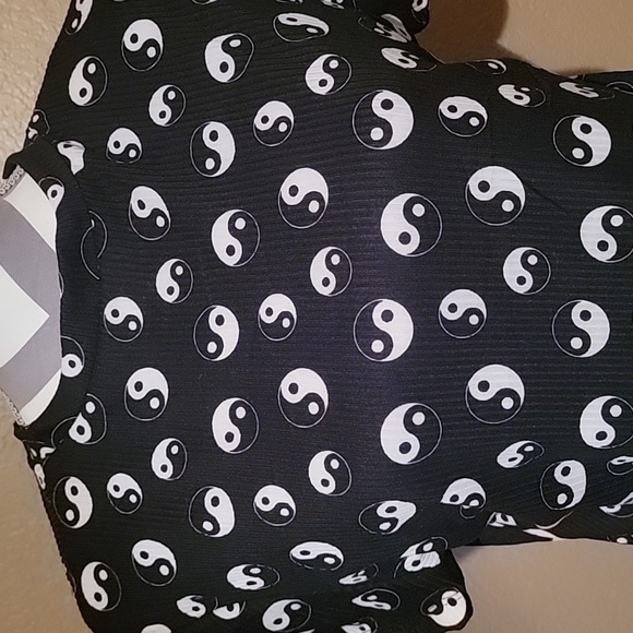 2 pack tops with bonus scrunchie - Picture 2 of 12